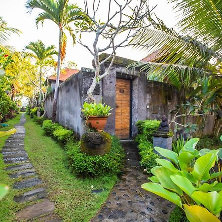 Asri Sari Villa Ubud Exterior photo